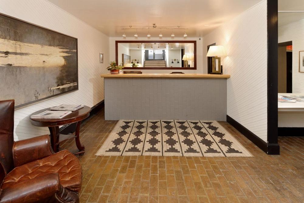 Independence Square Unit 313, Downtown Hotel Room In Aspen With Rooftop Hot Tub Exterior photo